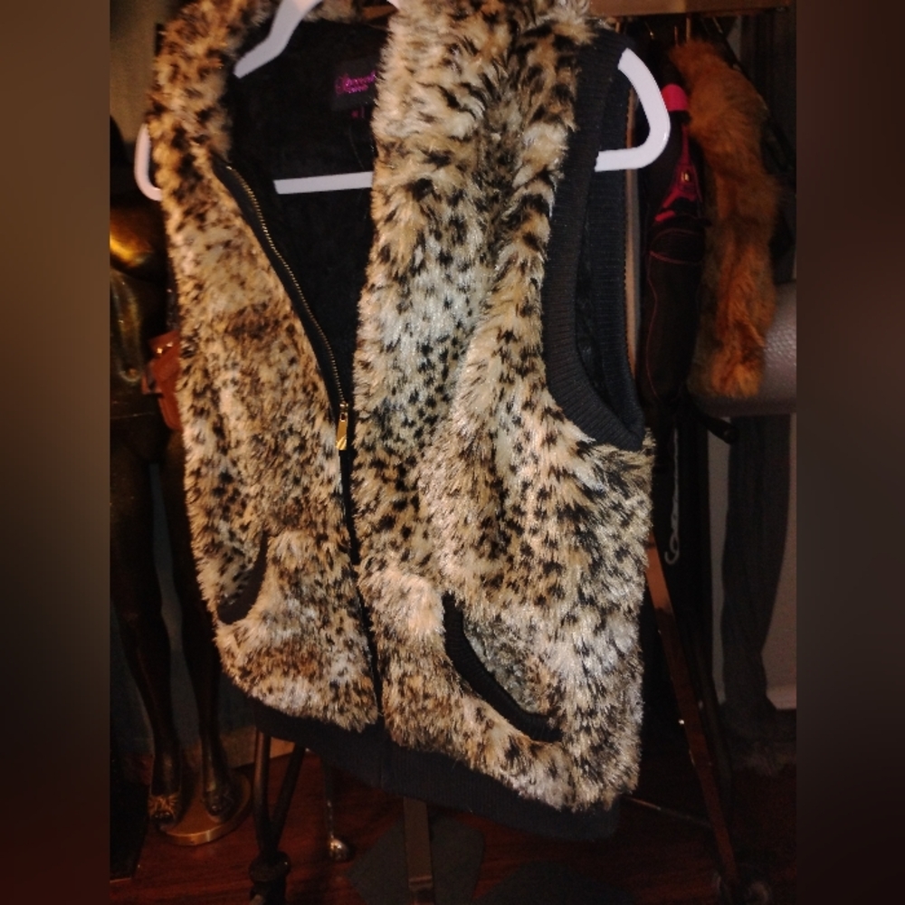 Fuzzy Super Soft animal print vest w hood